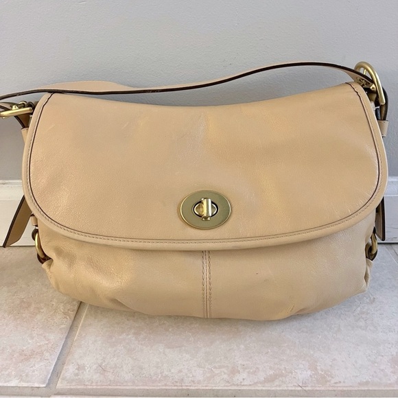 Vintage Coach City Crossbody Leather Flap Turnlock Messenger Bag Z23987